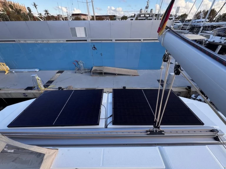 Location bateau Fountaine Pajot Astrea 42 à Toulon sur Samboat