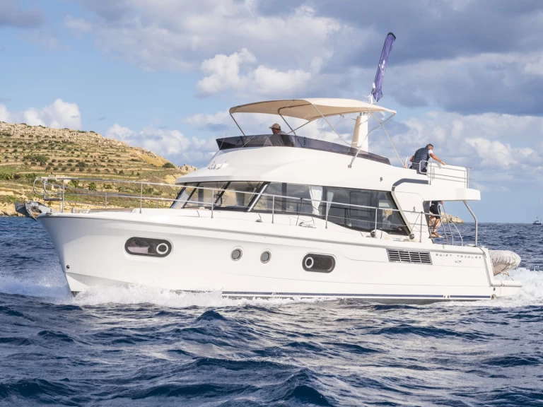 Louer Bateau à moteur avec ou sans skipper Bénéteau à Imsida