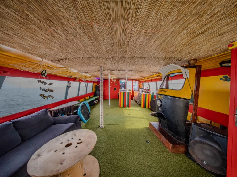 Louez un Constructeur indépendant Bateau en Bois à Cannes