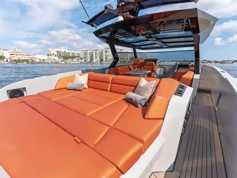 Location à Port Cogolin - Vanquish 58 T-Top Eleven sur SamBoat