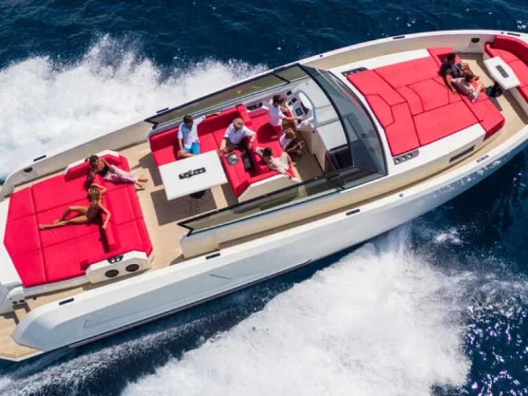 Location Bateau à moteur Vanquish 54 avec permis