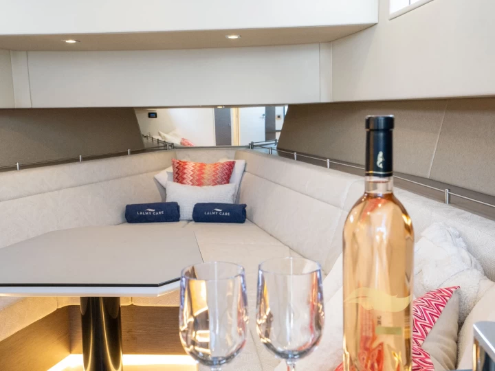 Location Bateau à moteur à Théoule-sur-Mer - Vanquish 45 Open Rollerman