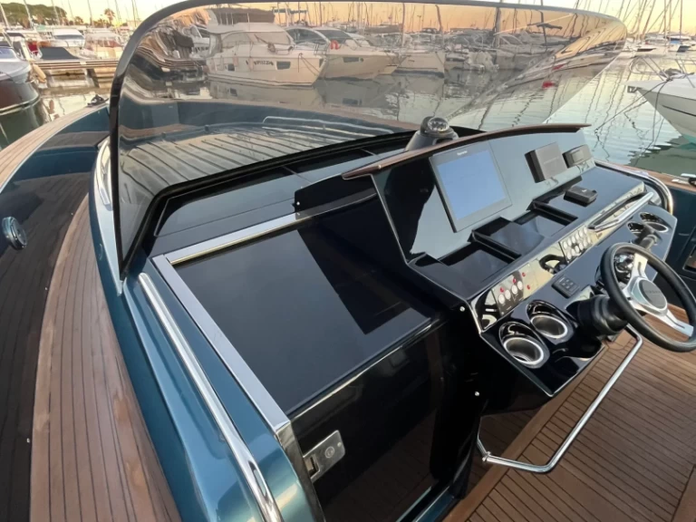 Pardo 43 Blue Bird a louer à Golfe-Juan