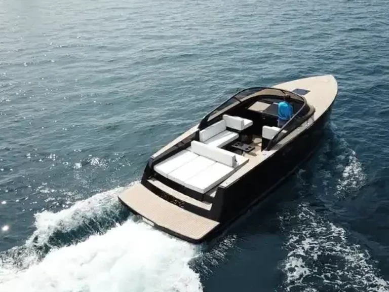 Louer Bateau à moteur avec ou sans skipper VanDutch 32 à Théoule-sur-Mer