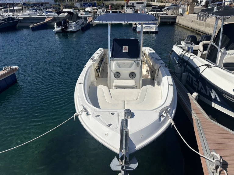 Bateau à moteur à louer à Marina de Palamós au meilleur prix