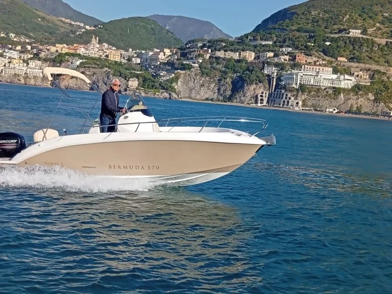 Location Bateau à moteur Romar avec permis