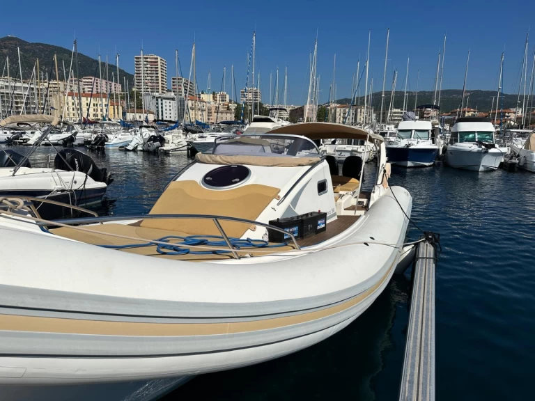 Louer Semi-rigide avec ou sans skipper Nuova Jolly à San Felice Circeo
