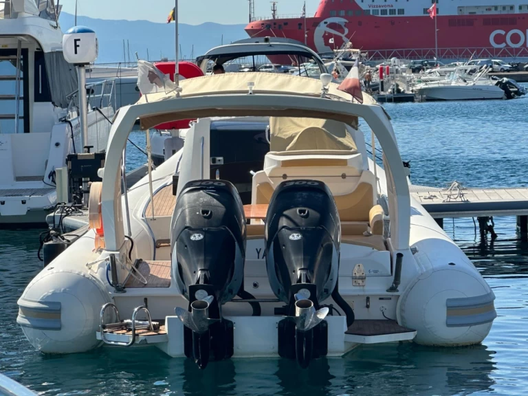 Location Semi-rigide Nuova Jolly avec permis