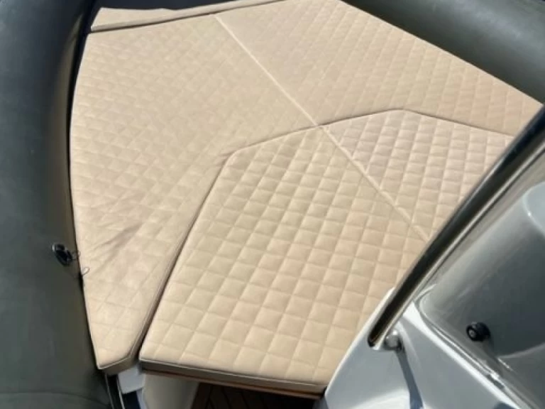 Louer Semi-rigide avec ou sans skipper Capelli à Port Grimaud