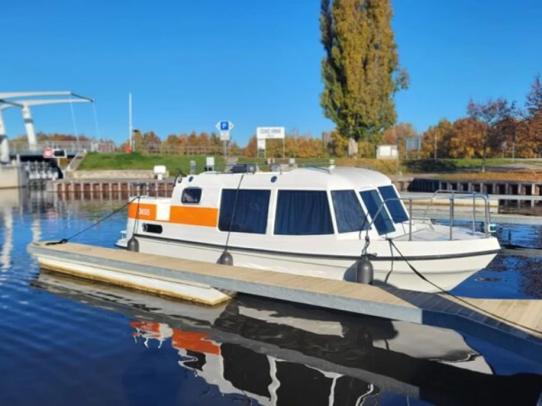 Bateau à moteur à louer à České Vrbné au meilleur prix