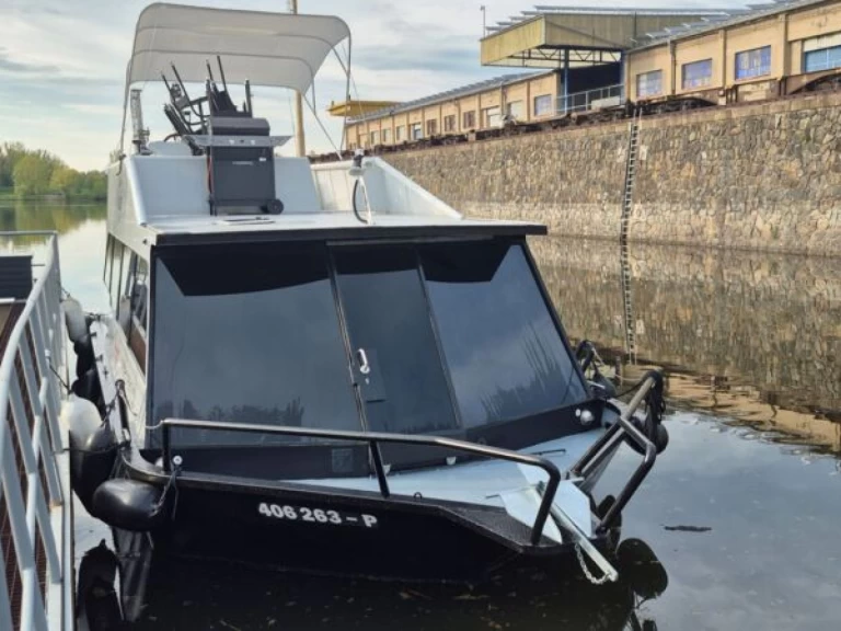 Location Bateau à moteur à Mělník - Traweller YB35