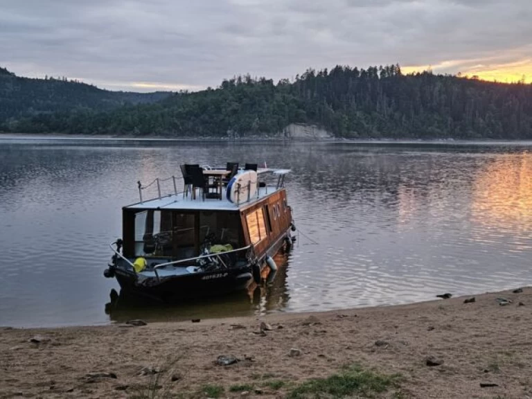 Louer Bateau à moteur avec ou sans skipper Traweller à České Vrbné