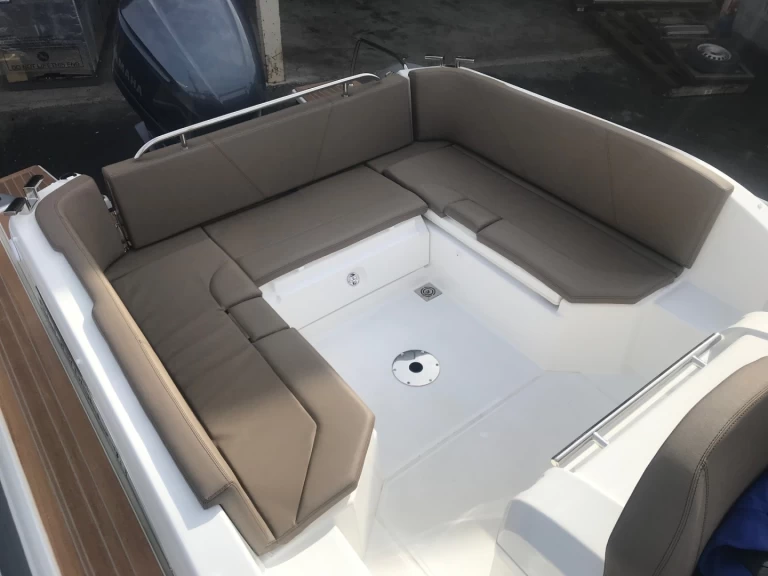 Joker Boat Clubman 28 a louer à Port du Lavandou