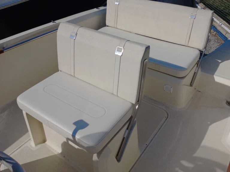 Bateau à moteur à louer à Port du Lavandou au meilleur prix