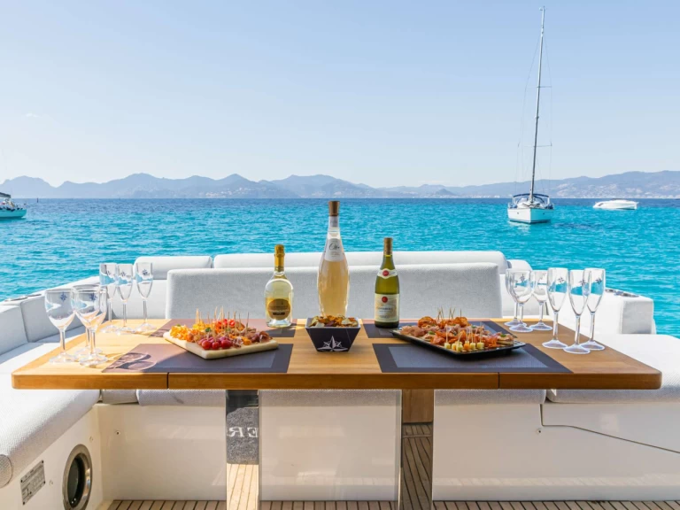 Yacht à louer à Golfe-Juan au meilleur prix