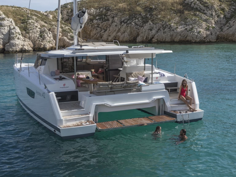Louer Catamaran avec ou sans skipper Fountaine Pajot à Marseille