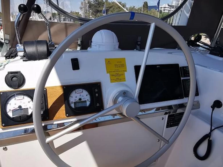 Catamaran à louer à Álimos au meilleur prix