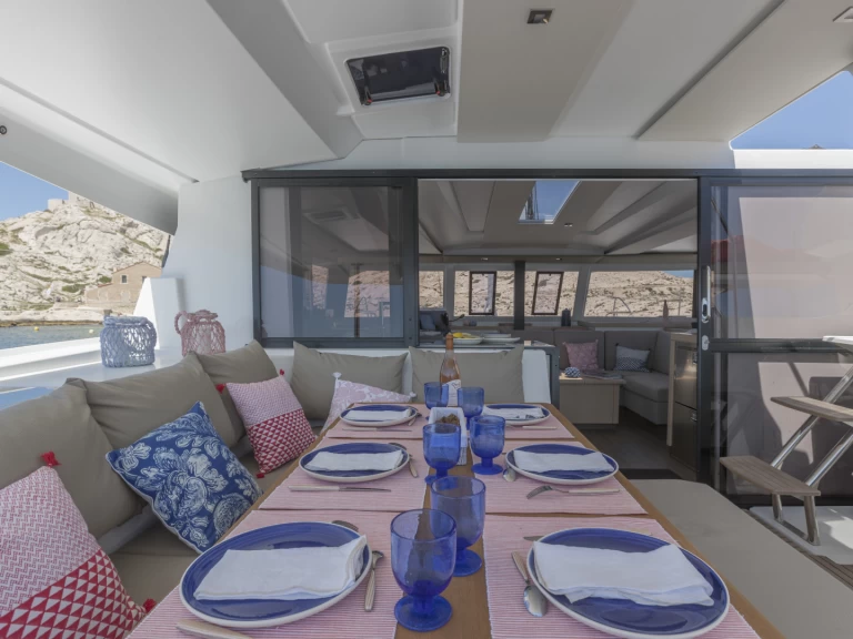 Location bateau Fountaine Pajot Astrea 42 à Marseille sur Samboat