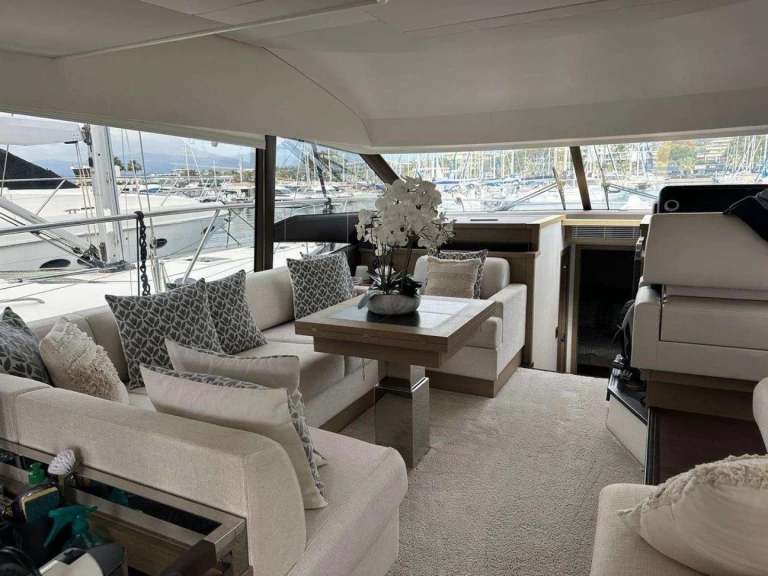 Location bateau Jeanneau L'Odyssee à Saint-Laurent-du-Var sur Samboat