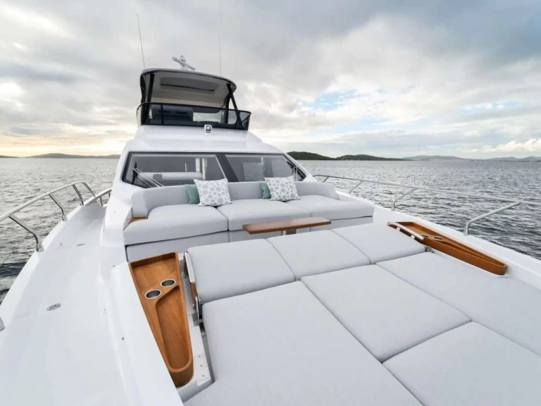 Louez un Azimut DONNA à Sibenik