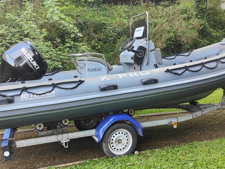 Location Semi-rigide 3D Tender avec permis