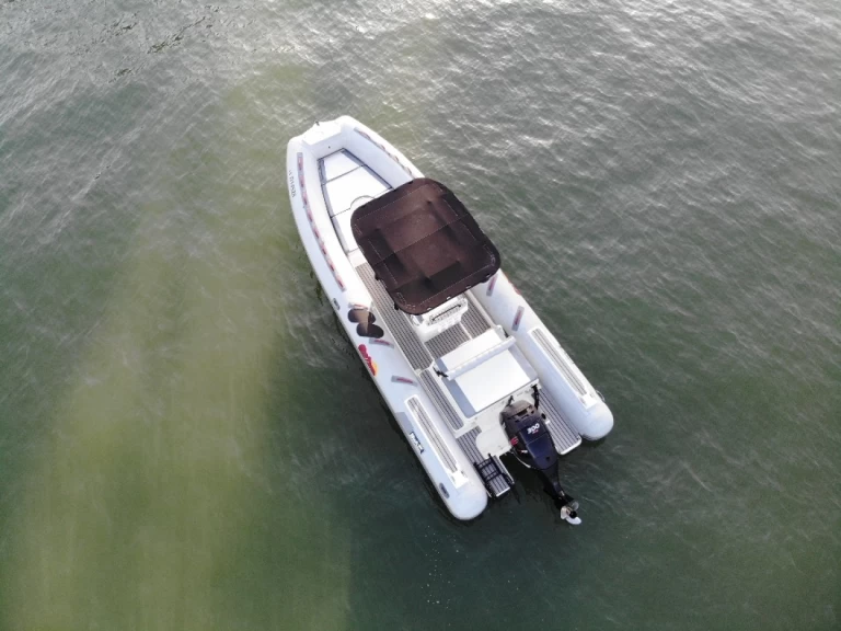 Louez un Bwa Bwa 750 à Lège-Cap-Ferret