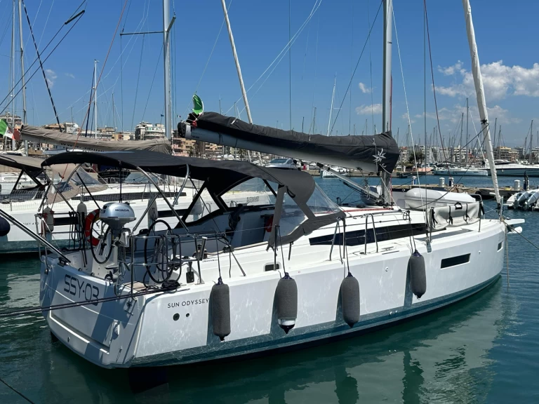 Location à Nettuno - Jeanneau Sun Odyssey 380 sur SamBoat
