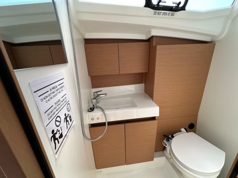 Louez un Jeanneau Sun Odyssey 380 à Nettuno