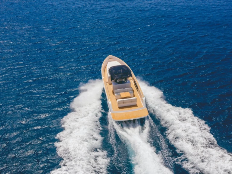 Location Bateau à moteur Pardo Yachts avec permis