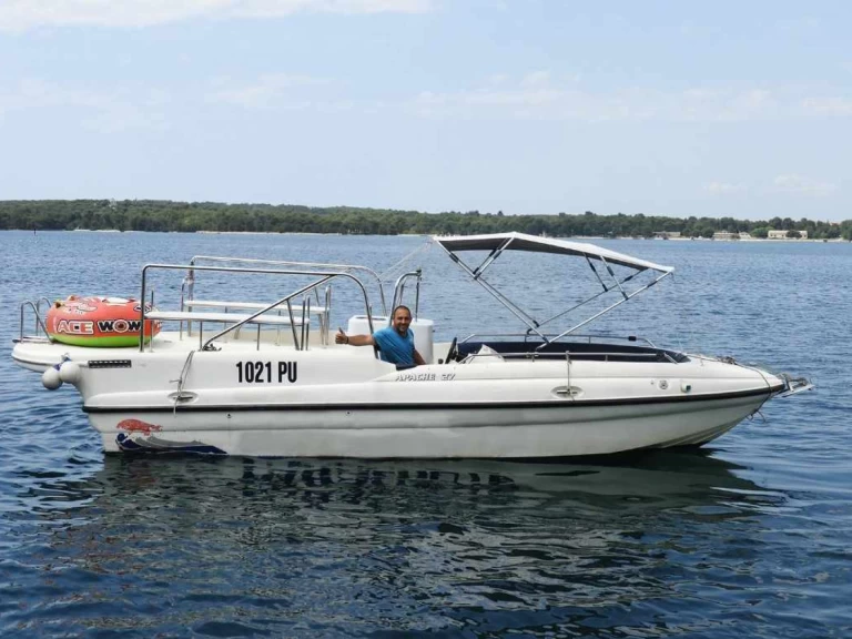 Location bateau SURFRIDER  APACHE WARRIOR 27 à Pula sur Samboat