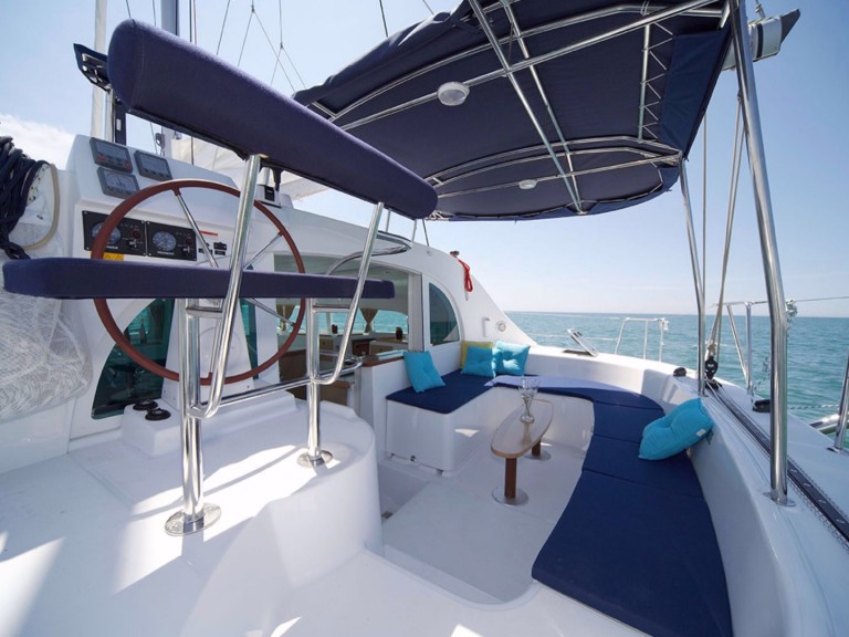 Location bateau Uturoa pas cher Lagoon 380 S2