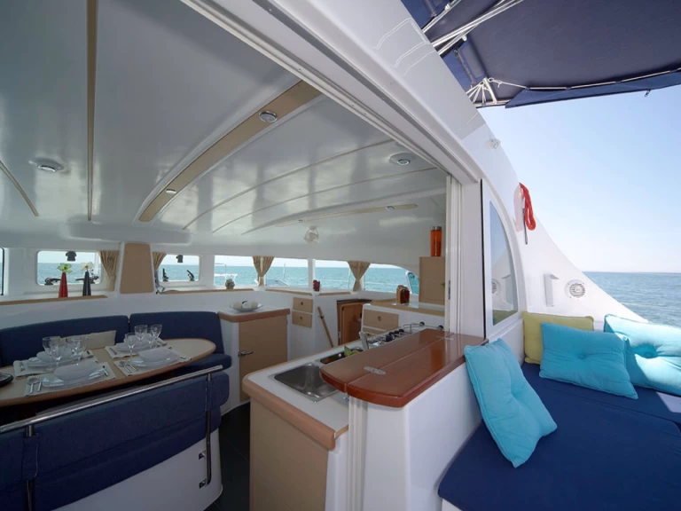 Location bateau Lagoon Lagoon 380 S2 à Rangiroa sur Samboat