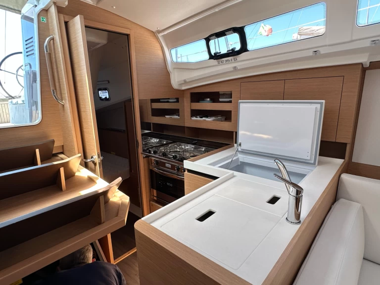 Louer Voilier avec ou sans skipper Jeanneau à Nettuno