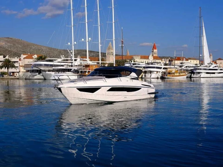 Location bateau Trogir pas cher Focus Power 36