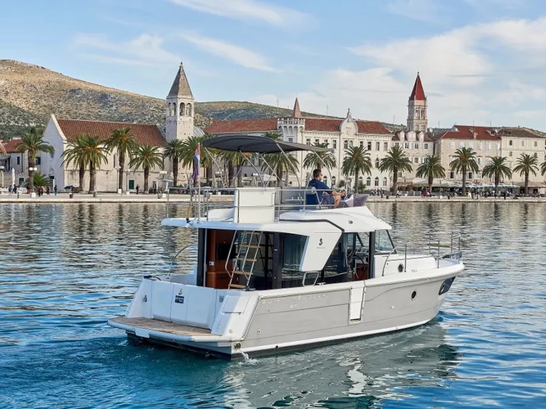 Location Bateau à moteur Bénéteau avec permis