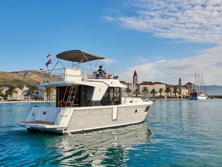 Bateau à moteur à louer à Trogir au meilleur prix