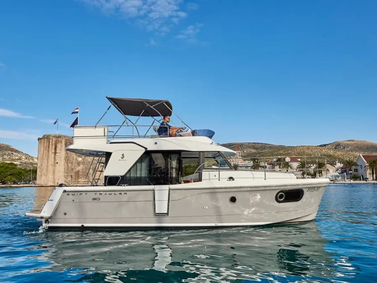 Bénéteau Swift Trawler 30 a louer à Trogir