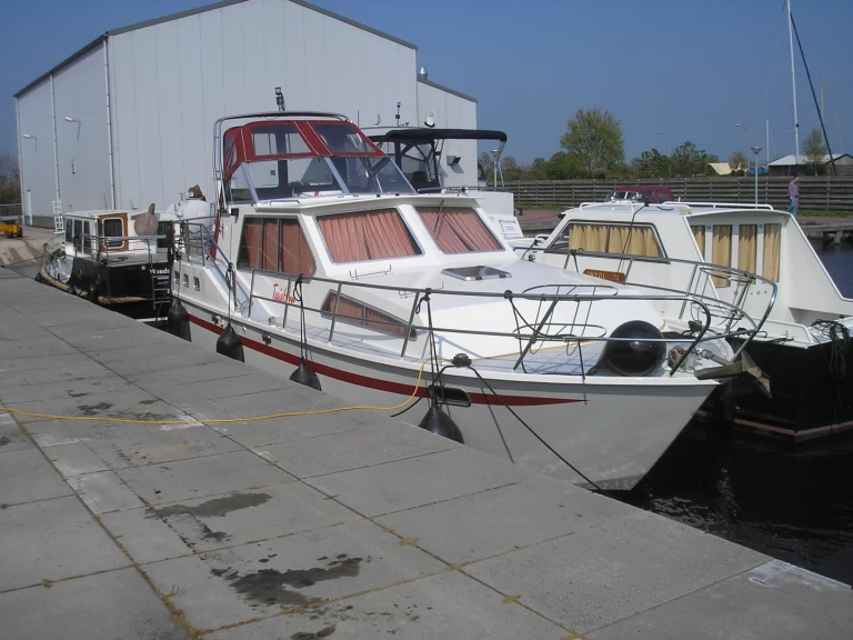 Louer Bateau à moteur avec ou sans skipper Succes à Woudsend
