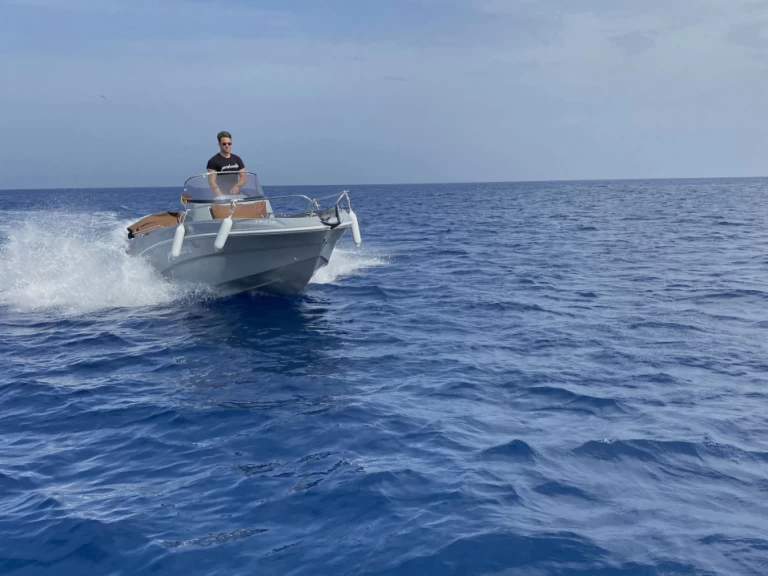 Location Bateau à moteur Pacific Craft avec permis