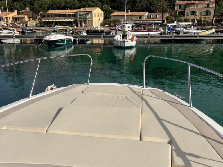 Louer Bateau à moteur avec ou sans skipper Quicksilver à Cannes
