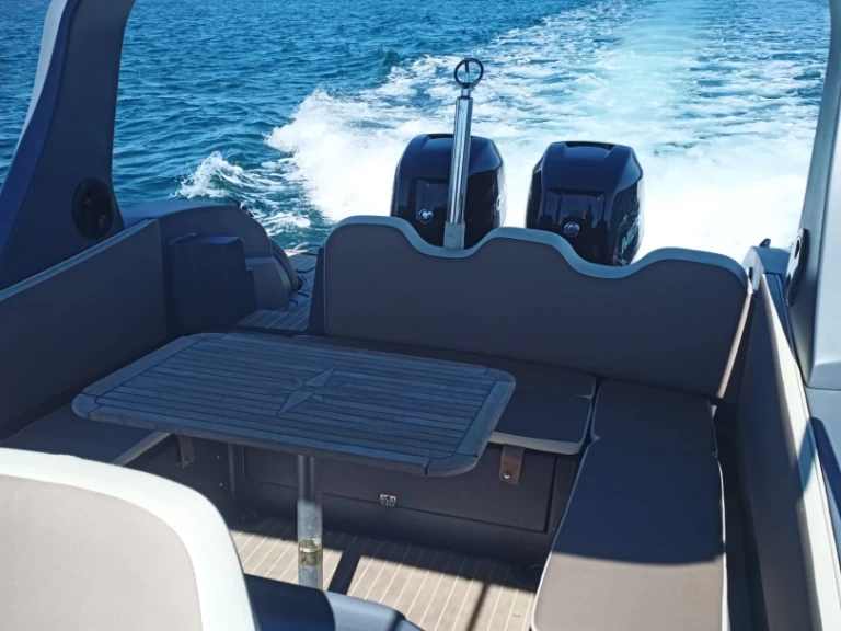 Semi-rigide à louer à Hyères au meilleur prix