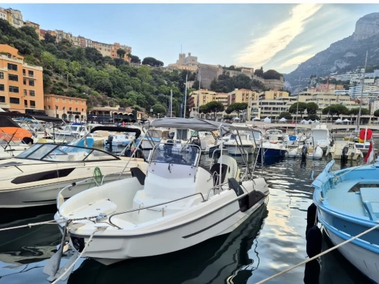 Location Bateau à moteur Bénéteau avec permis