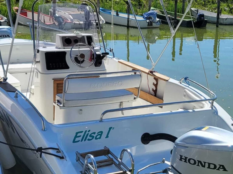 Louer Bateau à moteur avec ou sans skipper Conero à Tuoro sul Trasimeno