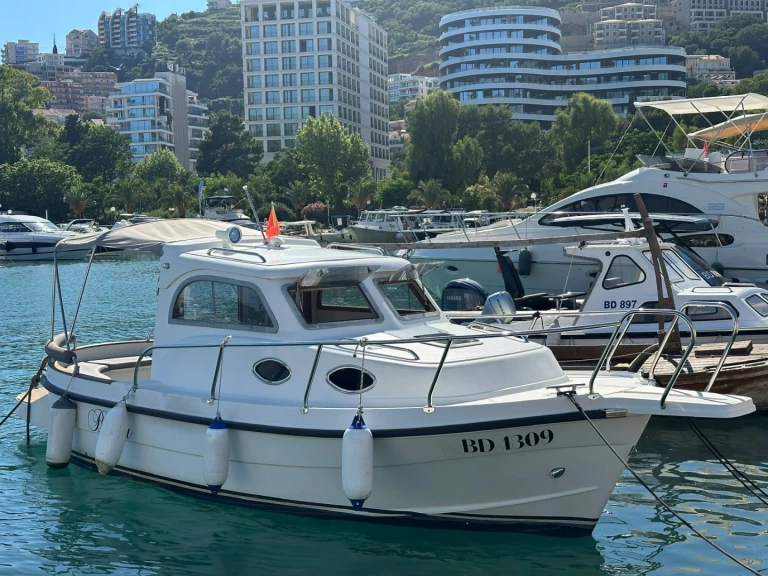 Louer Bateau à moteur avec ou sans skipper Betina à Budva