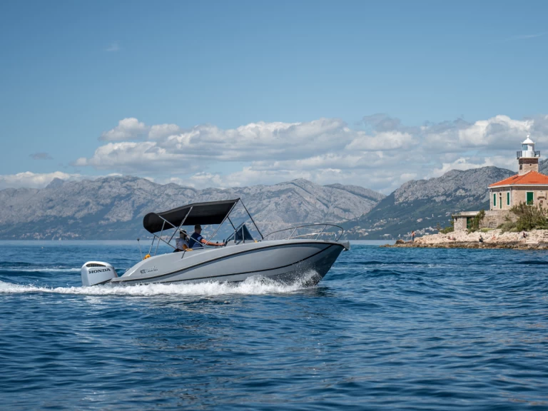 Bateau à moteur à louer à Makarska au meilleur prix