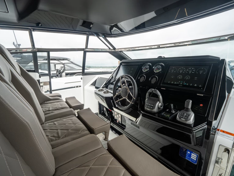 Location Yacht Sunseeker avec permis