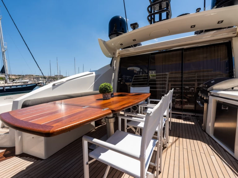 Location Yacht Sunseeker avec permis