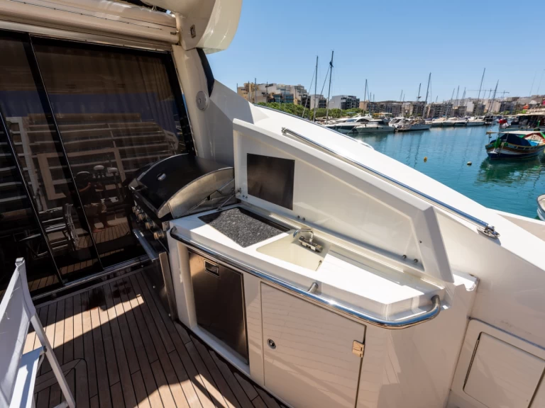 Yacht à louer à San Ġiljan au meilleur prix