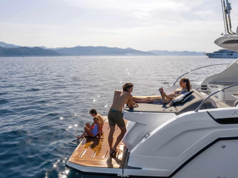 Location Bateau à moteur à Monaco - Azimut Azimut 45