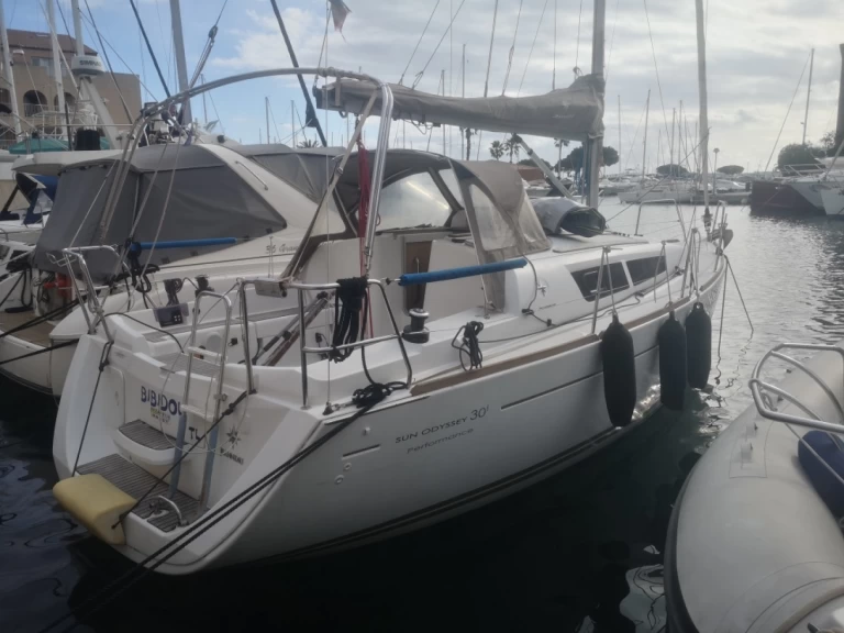 Location bateau Jeanneau Sun Odyssey 30i à Toulon sur Samboat